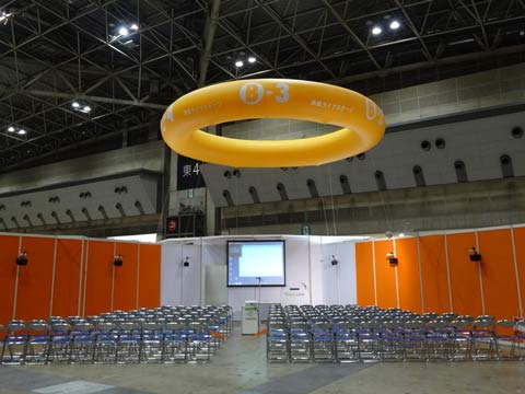 展示会ブース風船装飾施工例