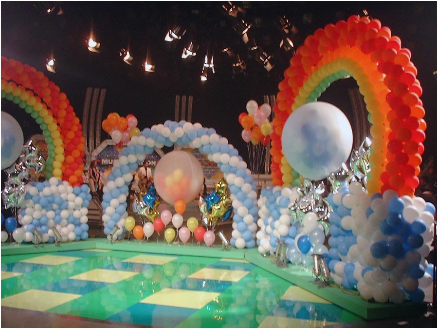 スタジオ舞台風船装飾｜現場施工例