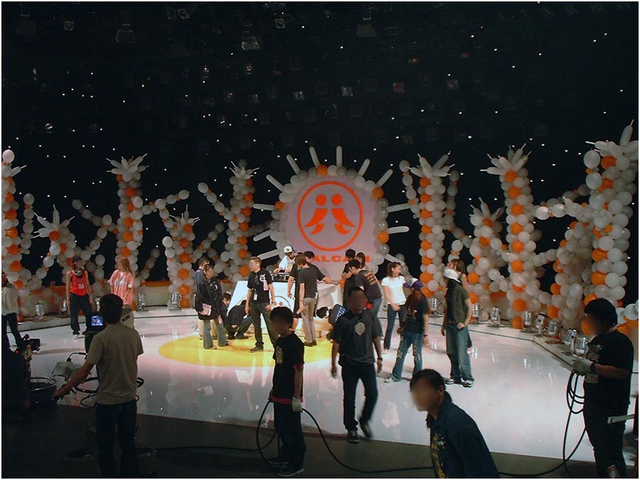 スタジオ舞台風船装飾｜現場施工例