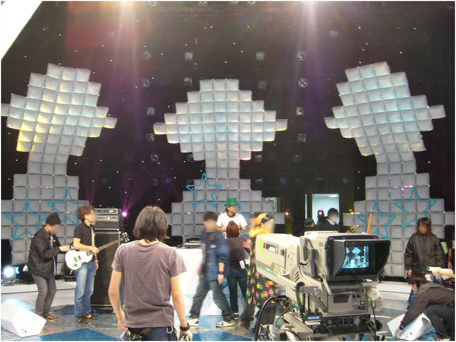 スタジオ舞台風船装飾｜現場施工例