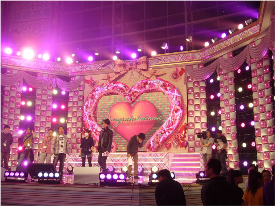 スタジオ舞台風船装飾｜現場施工例